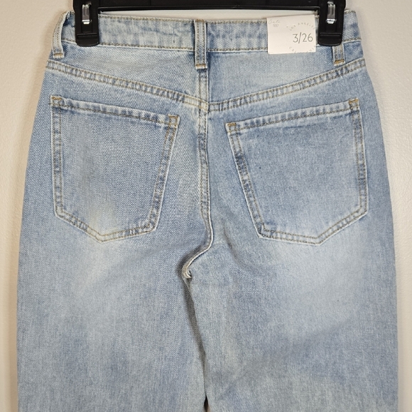 Cali 1850 Size 3/26 Light Wash High Waist Wider Leg Denim Flower Embellish Jeans - Picture 5 of 16